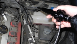 采用韋林工業(yè)內(nèi)窺鏡進行汽車檢測 采用韋林工業(yè)內(nèi)窺鏡進行汽車檢測