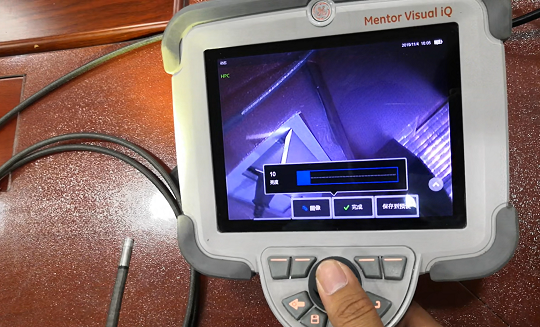 通過(guò)操縱桿調(diào)節(jié)內(nèi)窺鏡的照明亮度 通過(guò)操縱桿調(diào)節(jié)內(nèi)窺鏡的照明亮度